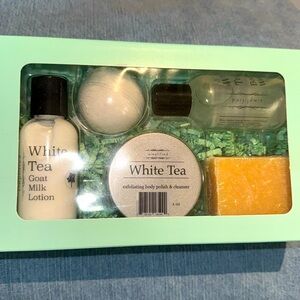 SIMPLIFIED WHITE TEA GIFT SET RECENTLY...I DONT WANT TO OPEN SINCE SELLING